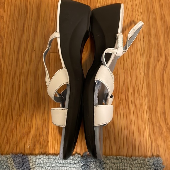 Clark’s white wedge sandals, 7.5M - Picture 3 of 8